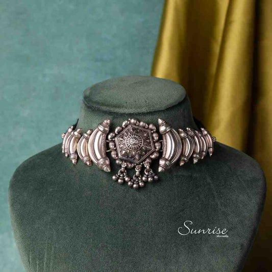 AADRIKA CHOKER