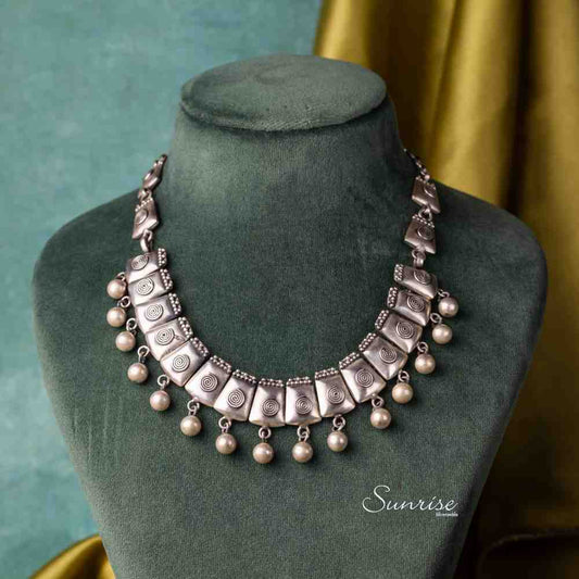 ESHWARI NECKLACE SET