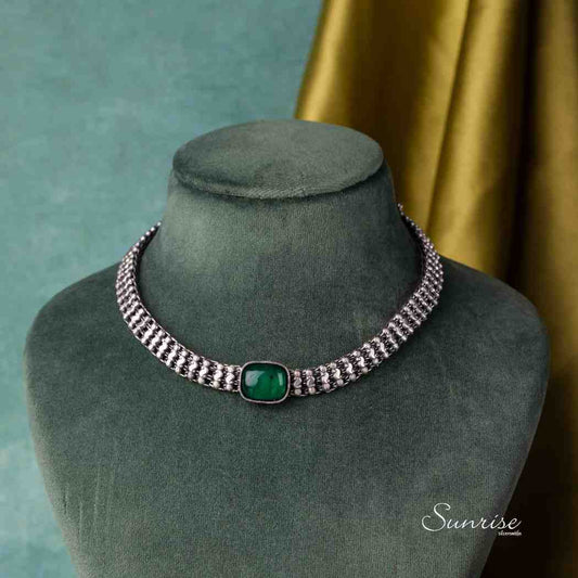 YUKTHA CHOKER