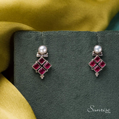 SQUARE RED CUT STONE PENDANT SET