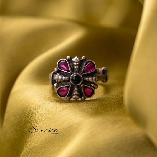 MEDHA FINGER RING