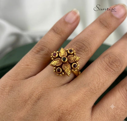 ANTIQUE FINGER RING
