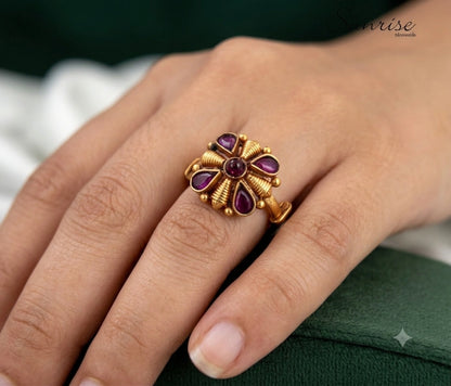 RED ANTIQUE FINGER RING
