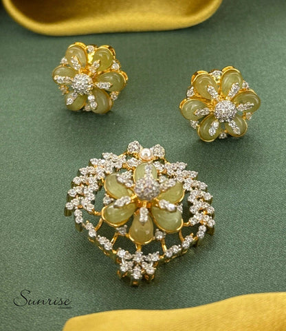 TRENDY VICTORIAN PENDANT SET