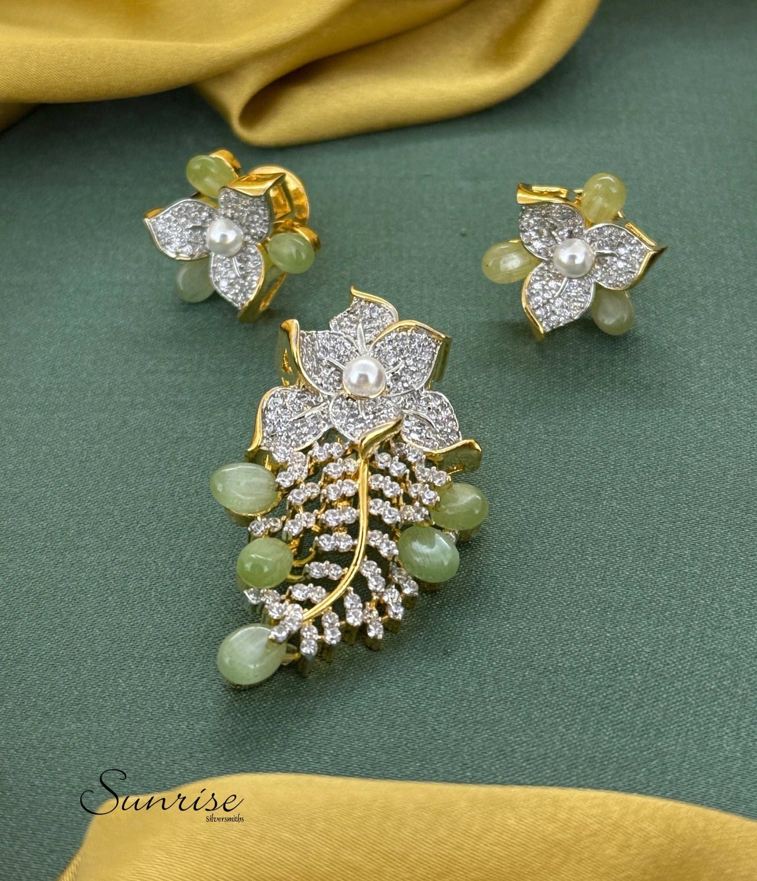 MINT GREEN FANCY VICTORIAN PENDANT SET