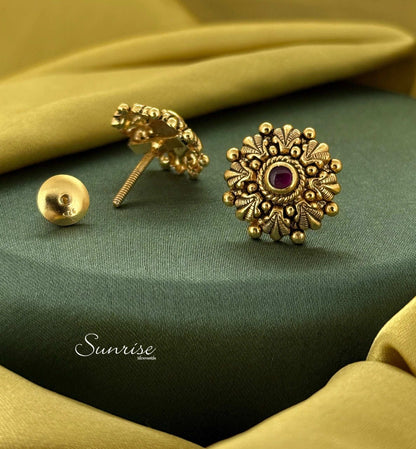 TRADITIONAL STUDS