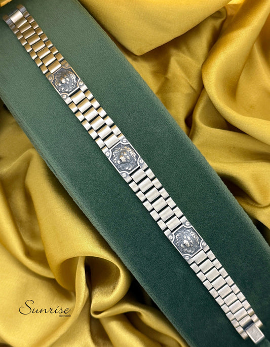 LION MATTE FINISHED BRACELET