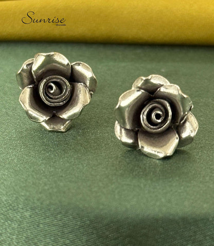 ROSE STUDS
