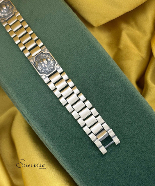 LION MATTE FINISHED BRACELET