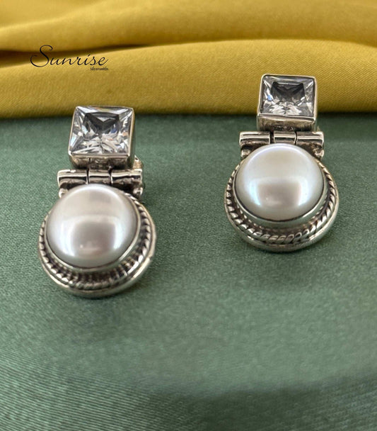OXI PEARL STUDS