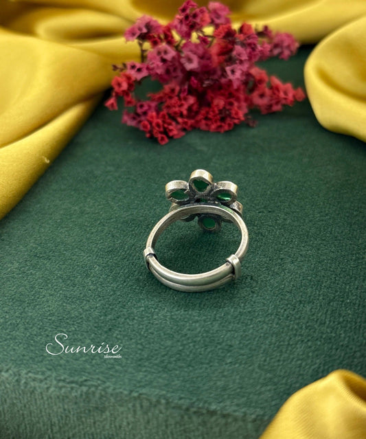 GREEN STONE FLOWER RING