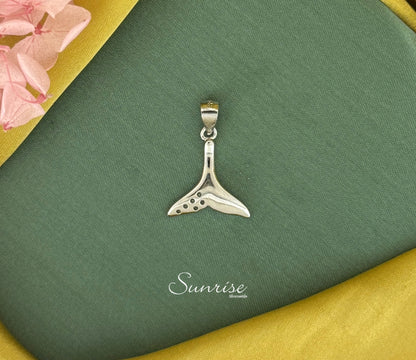 WHALE TAIL PENDANT SET