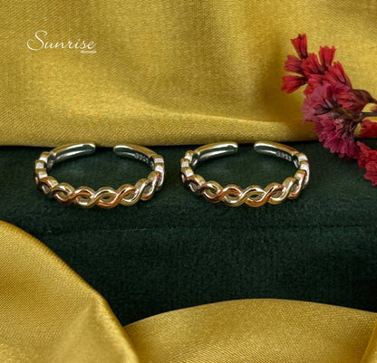 TWO TONE TOE RINGS