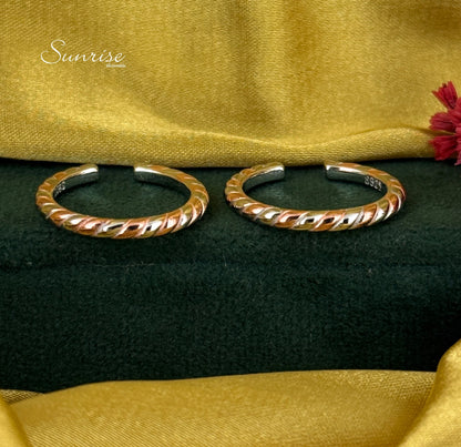 TWO TONE TOE RINGS