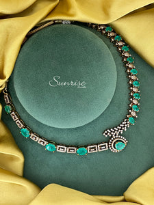 RUSSI GREEN GP  NECKLACE
