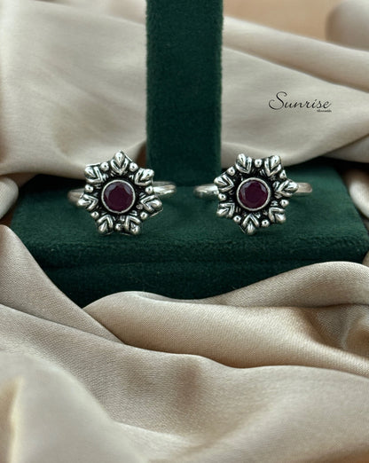 RED CUT STONE TOE RINGS