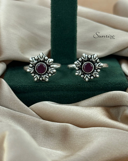 RED CUT STONE TOE RINGS