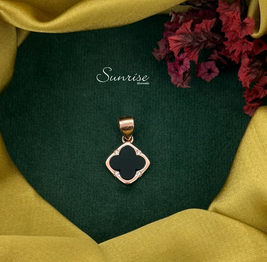 ROSE GOLD CLOVER PENDANT