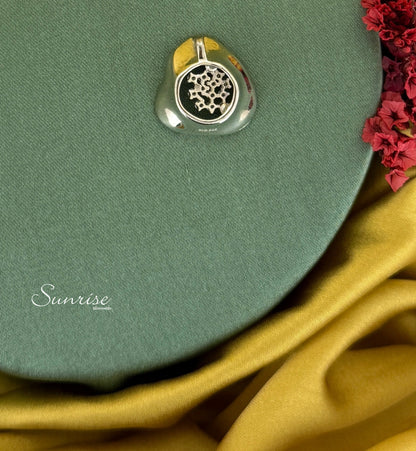MATTE FINISH ROSE PENDANT SET