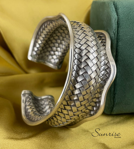 STYLISH SILVER CUFF