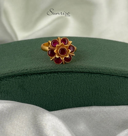RED FLOWER FINGER RING