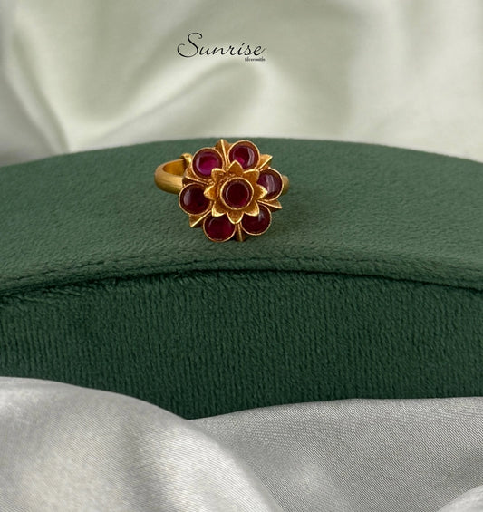 RED FLOWER FINGER RING