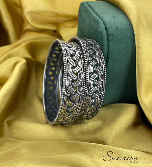 ZIG ZAG OXIDISED BANGLES