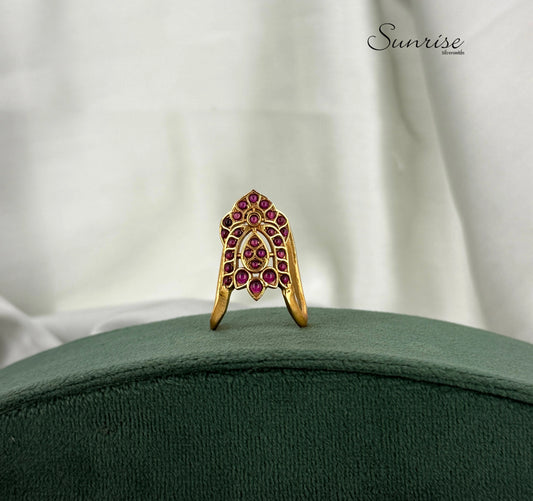 RED VANKI FINGER RING