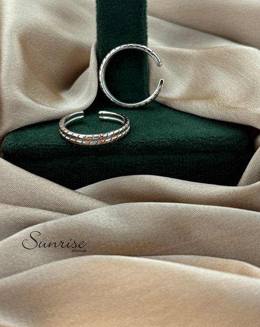 TWO TONE TOE RINGS