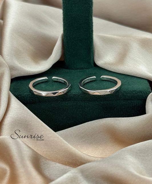 CLASSIC TOE RINGS