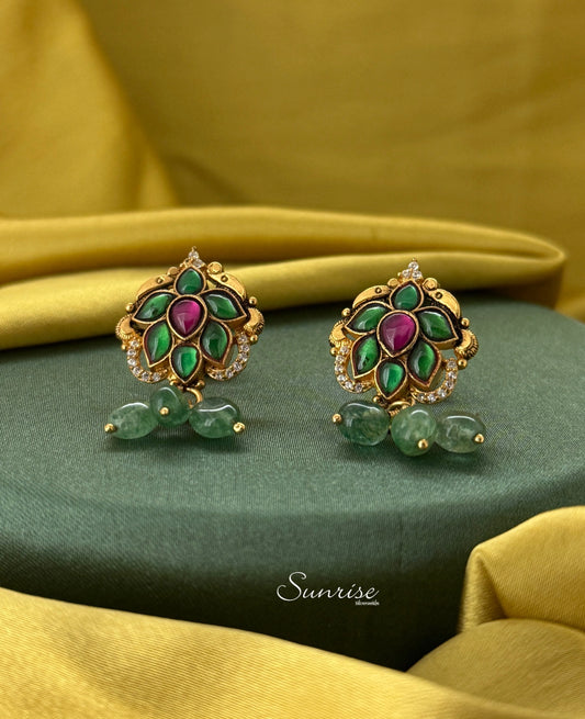 GREEN LEAF STUDS