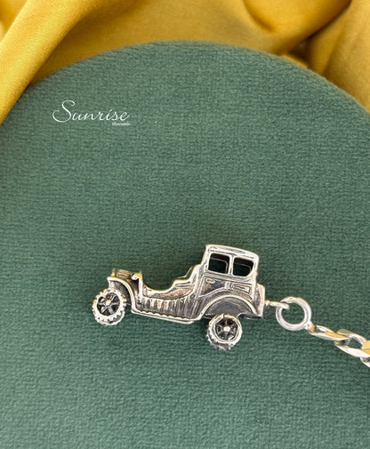 MINIATURE VINTAGE CAR KEYCHAINS