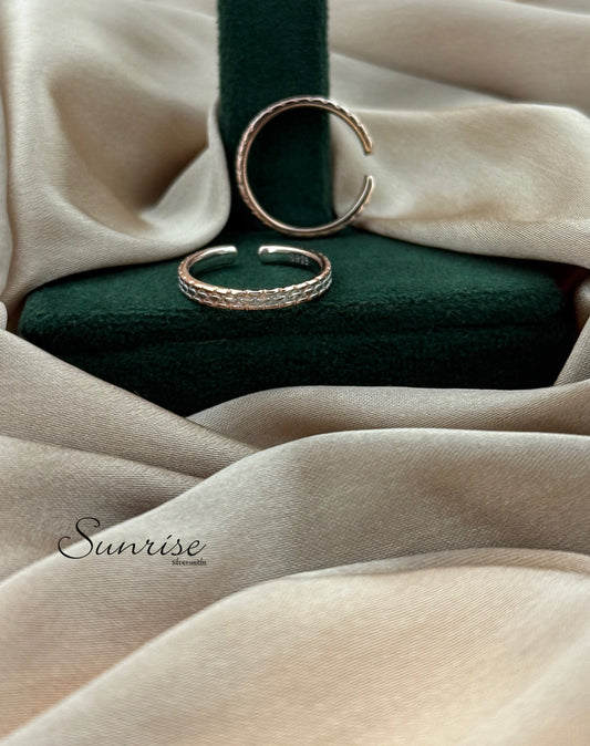 TWO TONE TOE RINGS