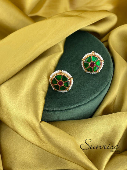 GREEN ROUND KUNDAN STUDS