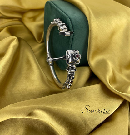 EXQUISITE SILVER KADA