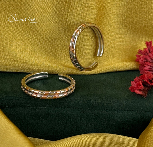 TWO TONE TOE RINGS