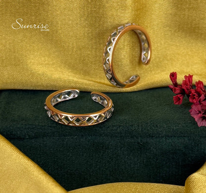 TWO TONE TOE RINGS