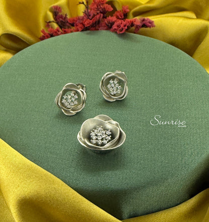 MATTE FINISH ROSE PENDANT SET