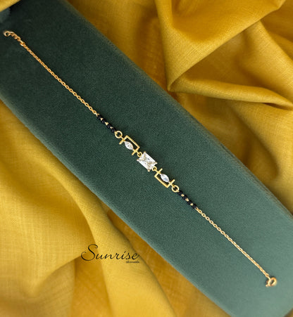 BLACK BEAD BRACELET