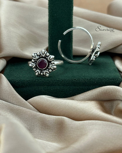 RED CUT STONE TOE RINGS
