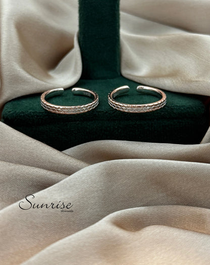 TWO TONE TOE RINGS