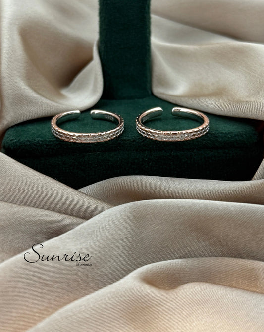 TWO TONE TOE RINGS