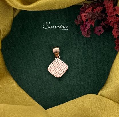 ROSE GOLD CLOVER PENDANT