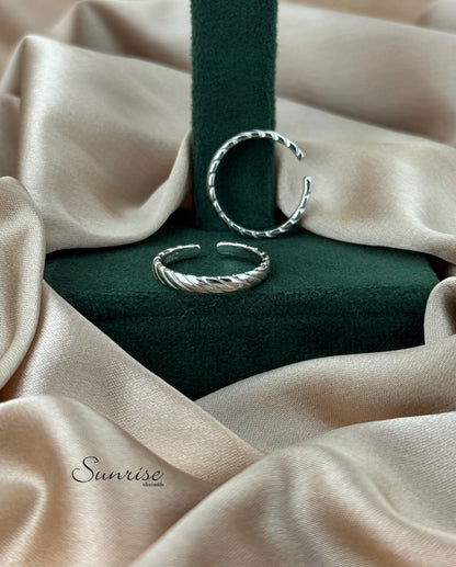 TWISTED TOE RINGS