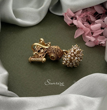 PEACOCK PEARL PENDANT