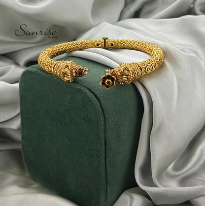 ANTIQUE KADA