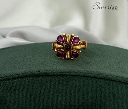 RED ANTIQUE FINGER RING