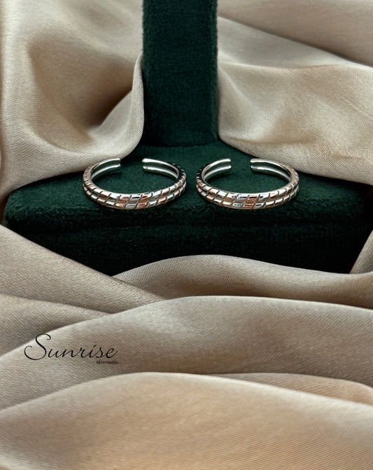 TWO TONE TOE RINGS