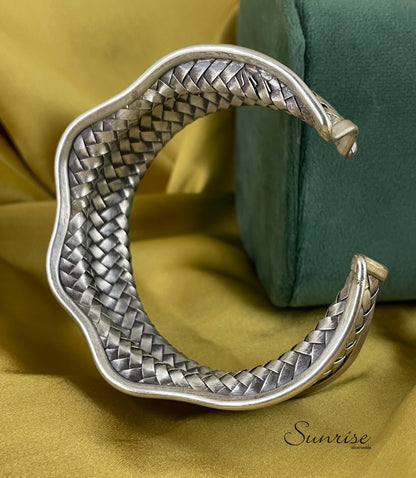 STYLISH SILVER CUFF