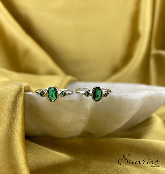 GREEN STONE TOE RINGS